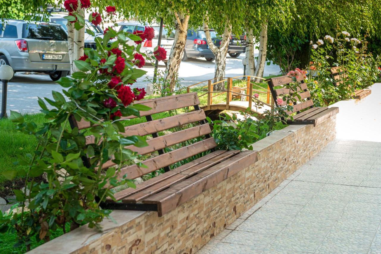 Iris Beach Hotel Sveti Vlas Extérieur photo